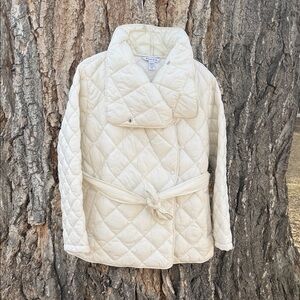 Athleta Whisper Puffer Wrap Coat in Ivory, size Small, Down-Alternative